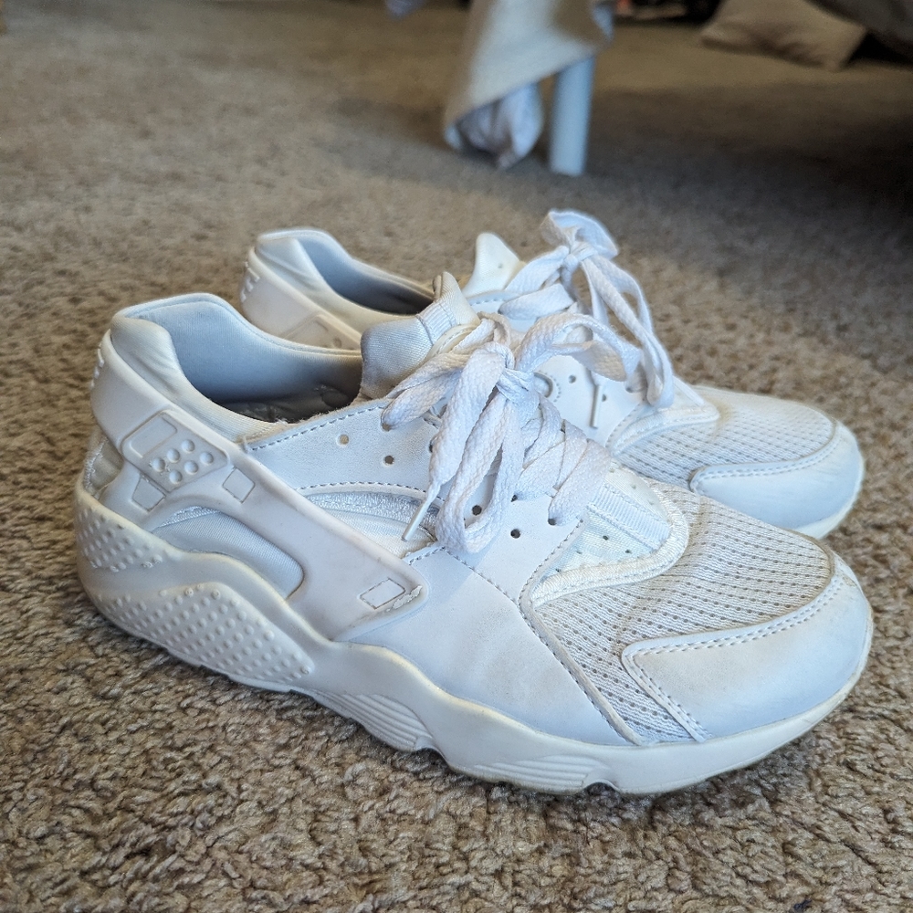 Nike Huaraches women's, pretty worn